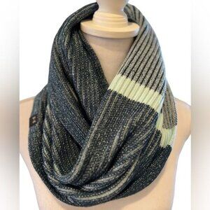 Under Armour Women’s Infinity Scarf in Green and Gray Gorpcore Winter Warm